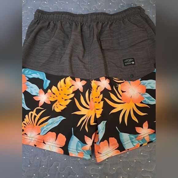 Ocean Current swim trunks size medium - Picture 3 of 3